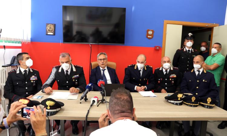 Violenza a Civitanova, le forze dell’ordine rispondono. “No allarme sociale, controlli sufficienti” (FOTO e VIDEO) Violenza a Civitanova, le forze dell’ordine rispondono. “No allarme sociale, controlli sufficienti” (FOTO e VIDEO)