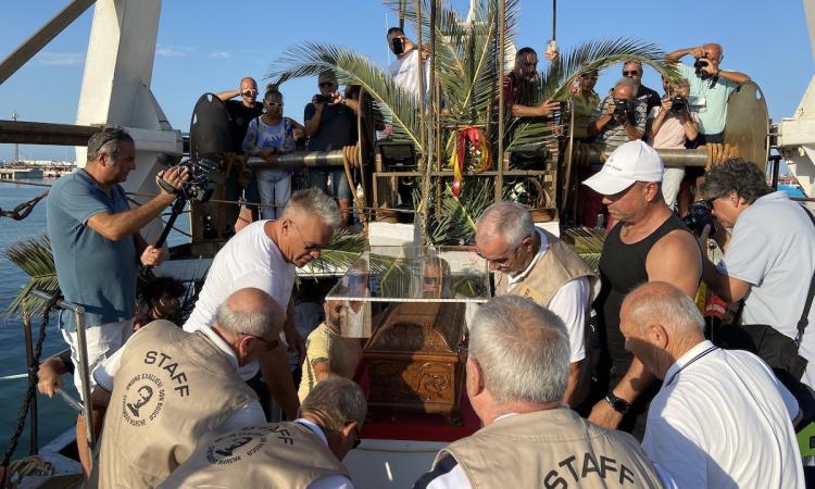 Civitanova, processione in mare per San Marone: “La città ha vissuto giorni non facili" Civitanova, processione in mare per San Marone: “La città ha vissuto giorni non facili"