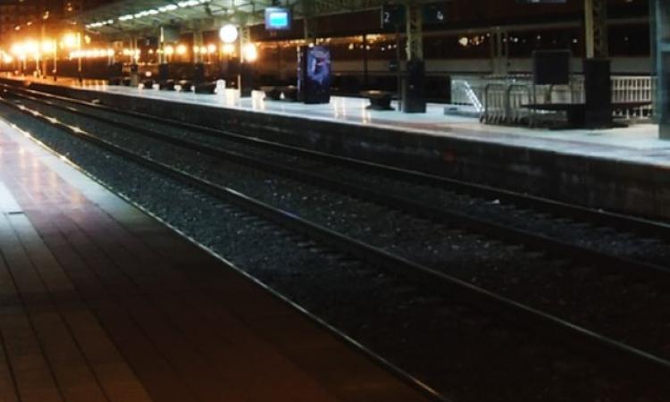 Tragedia sui binari: padre e figlio muoiono travolti dal treno