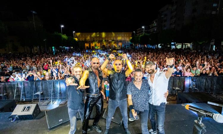 Civitanova, Enrico Ruggeri riempie piazza XX Settembre: gran chiusura per i concerti live estivi
