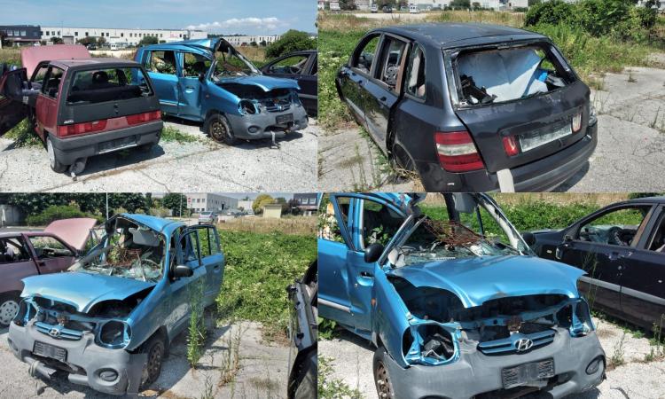 Recanati, auto incidentate abbandonate da oltre un anno: "Uno scempio e un rischio per i minori" Recanati, auto incidentate abbandonate da oltre un anno: "Uno scempio e un rischio per i minori"