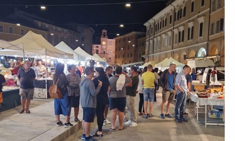 San Severino, la mostra mercato "Una piazza d'altri tempi" saluta l'estate: domani l'ultima data San Severino, la mostra mercato "Una piazza d'altri tempi" saluta l'estate: domani l'ultima data