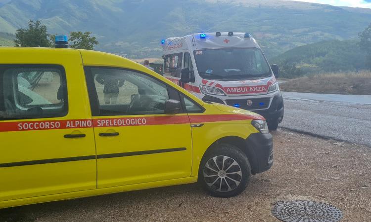 Si infortuna durante un'escursione sulle Lame Rosse: recuperata e soccorsa in ambulanza