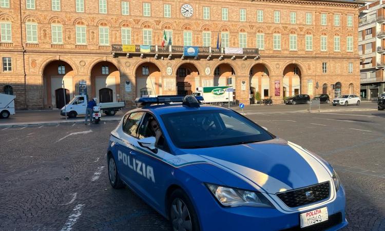 Civitanova, violenta rissa con coltello in piazza: due giovani colpiti da misura del questore