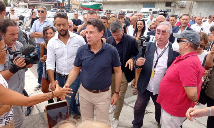 Elezioni, Conte in visita a San Benedetto del Tronto fra Superbonus e Salvamare: "Tuteliamo famiglie e imprese" Elezioni, Conte in visita a San Benedetto del Tronto fra Superbonus e Salvamare: "Tuteliamo famiglie e imprese"