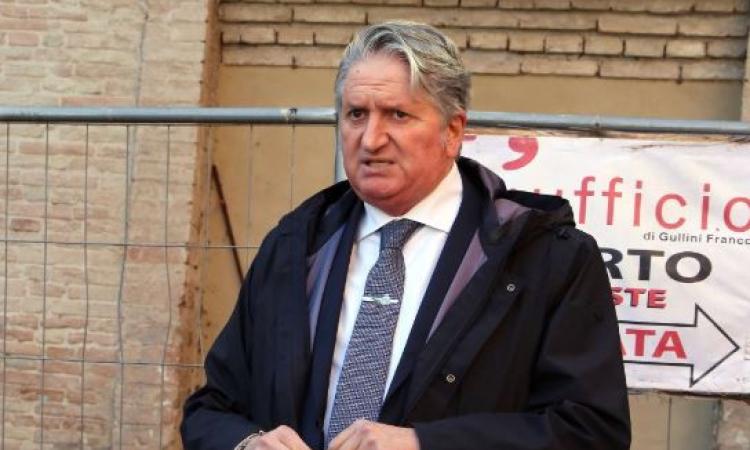 Tolentino, "ospitati nel villaggio container ma non erano terremotati": indagato l'ex sindaco Pezzanesi Tolentino, "ospitati nel villaggio container ma non erano terremotati": indagato l'ex sindaco Pezzanesi