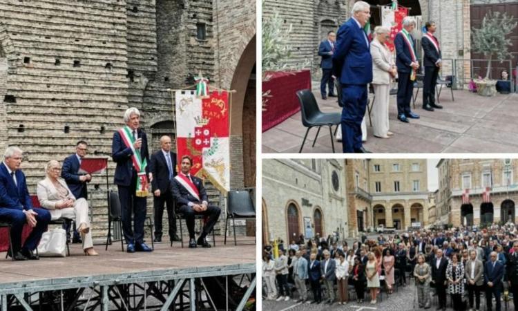 Macerata, in piazza della Libertà la cerimonia di consegna degli encomi al personale sanitario Macerata, in piazza della Libertà la cerimonia di consegna degli encomi al personale sanitario