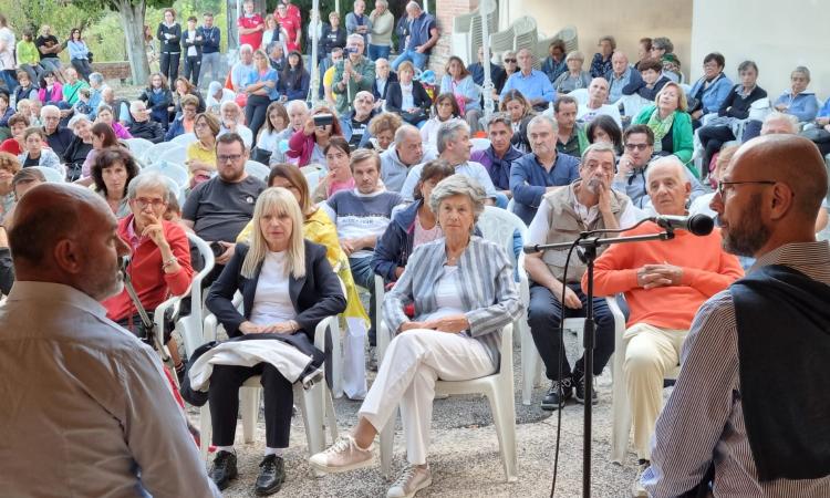San Severino, storia e tradizioni di Castel San Pietro in un libro: la frazione torna a vivere San Severino, storia e tradizioni di Castel San Pietro in un libro: la frazione torna a vivere