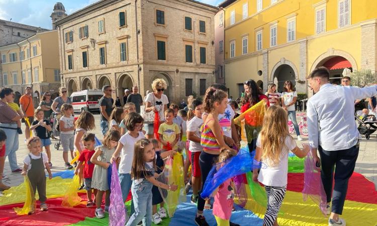 San Severino, "Una piazza da bimbi": successo per il festival dedicato ai più piccoli San Severino, "Una piazza da bimbi": successo per il festival dedicato ai più piccoli