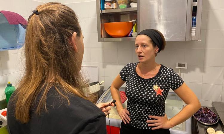 Macerata, la rabbia di Jenny per il caro bollette. “Pago il triplo rispetto all’anno scorso per il mio bar”