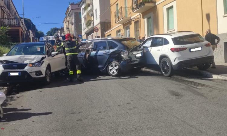 Macerata, carambola fra tre auto in via Pace: tre donne in ospedale, coinvolta anche Anna Menghi (FOTO) Macerata, carambola fra tre auto in via Pace: tre donne in ospedale, coinvolta anche Anna Menghi (FOTO)