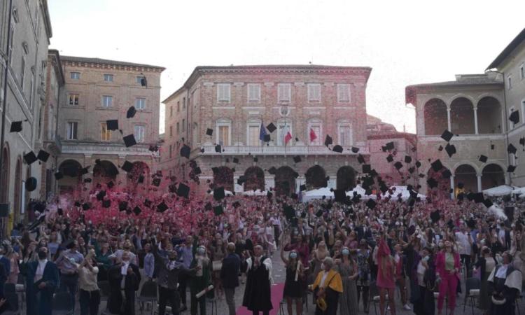 Unimc, torna la "Giornata del Laureato": 4 giorni di festa in piazza per tre generazioni di dottori
