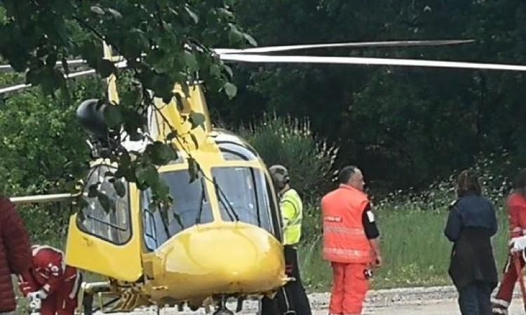 San Ginesio, investita da un'auto: donna soccorsa in eliambulanza