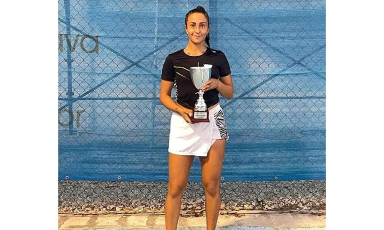 Tolentino, la "figlia d'arte" Ilaria Sposetti vince la finale dell'Open regionale di tennis