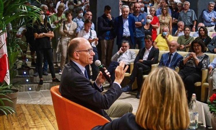 Elezioni, Letta mostra fiducia ad Ancona: "Meloni? Sarà all'opposizione, vinceremo noi" Elezioni, Letta mostra fiducia ad Ancona: "Meloni? Sarà all'opposizione, vinceremo noi"