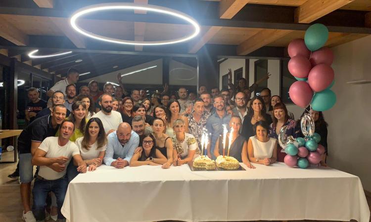 Treia, 40esimo di gruppo al Casolare dei Segreti: 60 i festeggiati nati nel 1982 Treia, 40esimo di gruppo al Casolare dei Segreti: 60 i festeggiati nati nel 1982