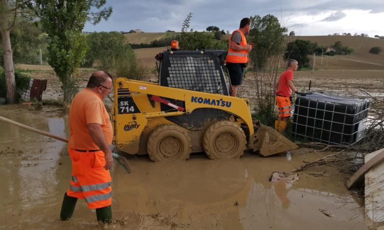 Alluvione, danni ingenti a Montefano: strade chiuse, ponti non transitabili e case isolate