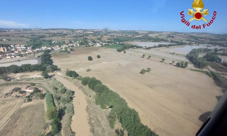 Alluvione Marche, si continua a cercare il piccolo Mattia. Lo zio: "Trovatelo, per me come un figlio" Alluvione Marche, si continua a cercare il piccolo Mattia. Lo zio: "Trovatelo, per me come un figlio"