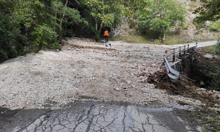 Maltempo nel Maceratese, la situazione sulle strade: chiusa per frane provinciale Palentuccio-Seppio