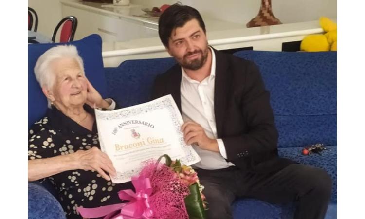 La signora Gina Braconi spegne 100 candeline: è festa a Petriolo La signora Gina Braconi spegne 100 candeline: è festa a Petriolo