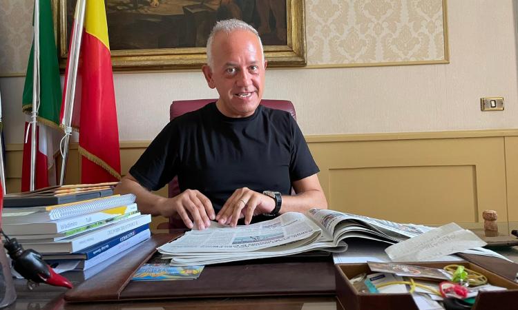 Civitanova, divieto di sedersi o sdraiarsi alla foce del Chienti: "Nessun allarme per la salute"
