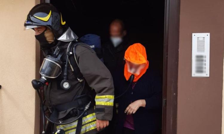 Civitanova, contatori a fuoco: evacuato condominio, un uomo finisce al pronto soccorso Civitanova, contatori a fuoco: evacuato condominio, un uomo finisce al pronto soccorso
