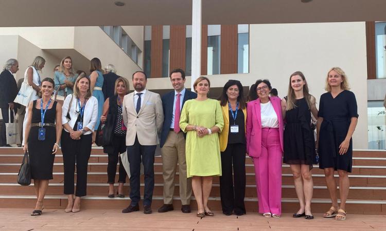 Un consorzio europeo a guida Unicam propone un corso per professionisti dedicato alle famiglie cross-border Un consorzio europeo a guida Unicam propone un corso per professionisti dedicato alle famiglie cross-border