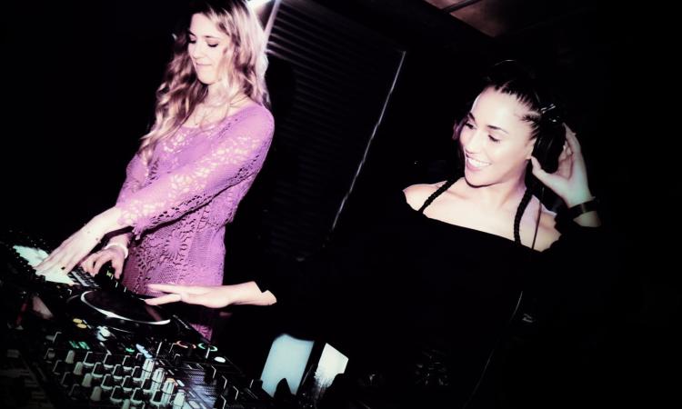 Civitanova, ritorna il dopo cena firmato La Serra: da Oyadi al Deejay Time. Ecco gli ospiti Civitanova, ritorna il dopo cena firmato La Serra: da Oyadi al Deejay Time. Ecco gli ospiti