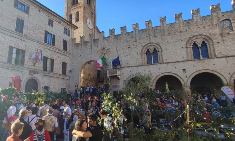 Montecassiano, presenze record per la sagra dei sughitti: un viaggio tra cibo, allegria e tradizione