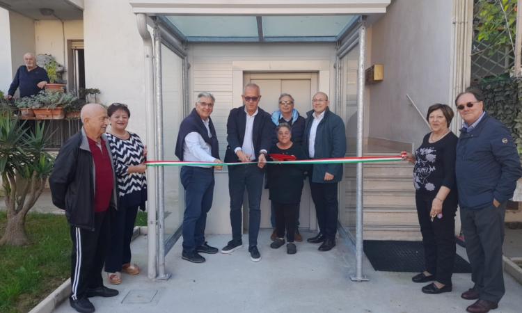 Civitanova, inaugurati tre nuovi ascensori alle case popolari