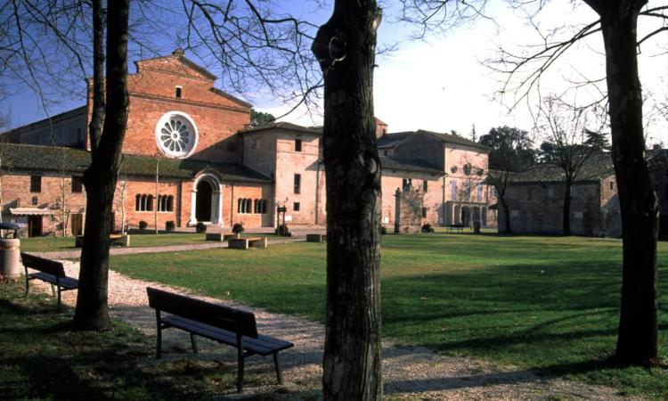 Le OrchiDee in aiuto delle pazienti oncologiche: camminata benefica all'Abbadia di Fiastra