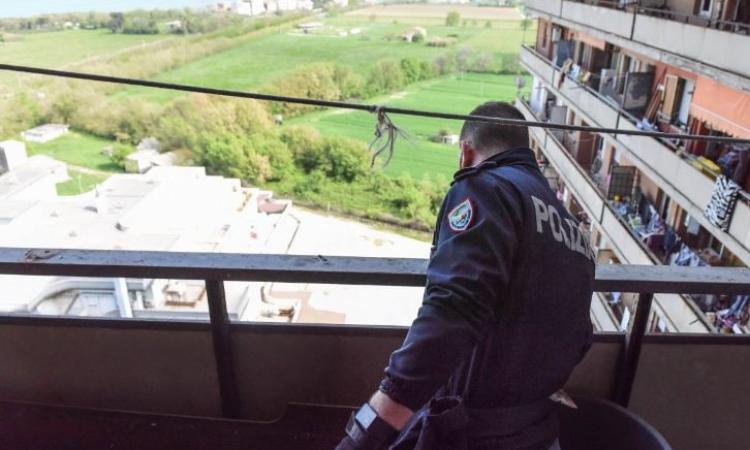 Lotta allo spaccio di droga, controlli a Porto Recanati, Tolentino e San Severino: 180 persone identificate Lotta allo spaccio di droga, controlli a Porto Recanati, Tolentino e San Severino: 180 persone identificate