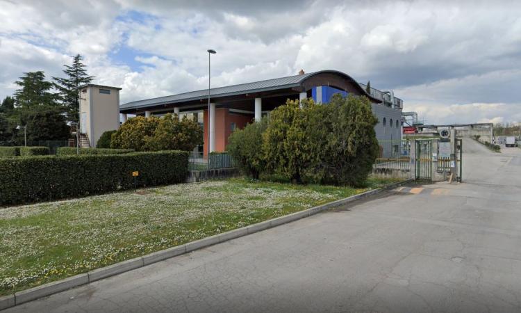 Civitanova, centro di raccolta Cosmari troppo vicino alle case: si cerca nuovo capannone Civitanova, centro di raccolta Cosmari troppo vicino alle case: si cerca nuovo capannone