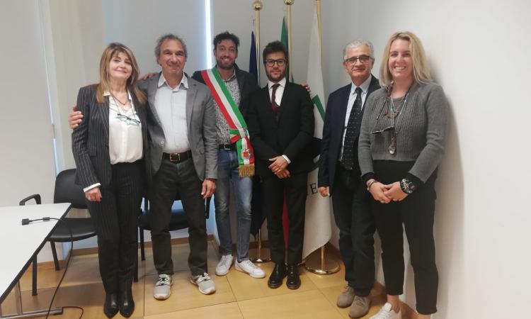 Pioraco, la scuola in piazza Dante esempio di riqualificazione energetica: rendiconto a Bruxelles