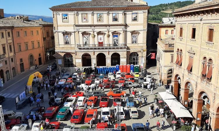 Torna la 'Tolentino-CollePaterno', rievocazione storica sul mondo dei motori d'epoca Torna la 'Tolentino-CollePaterno', rievocazione storica sul mondo dei motori d'epoca