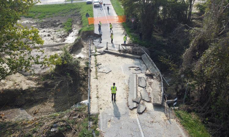 L'università di Camerino sul campo per rilievi sui ponti delle zone alluvionate L'università di Camerino sul campo per rilievi sui ponti delle zone alluvionate