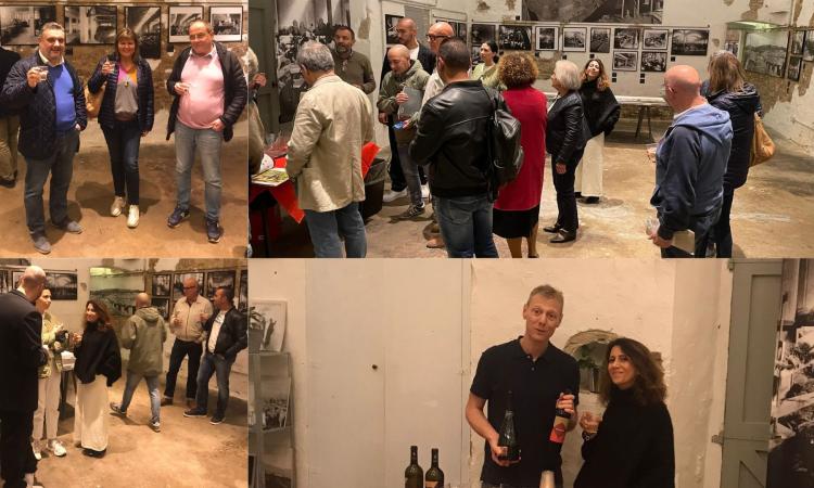 Macerata, un brindisi per la chiusura della mostra Balelli sul lavoro Macerata, un brindisi per la chiusura della mostra Balelli sul lavoro