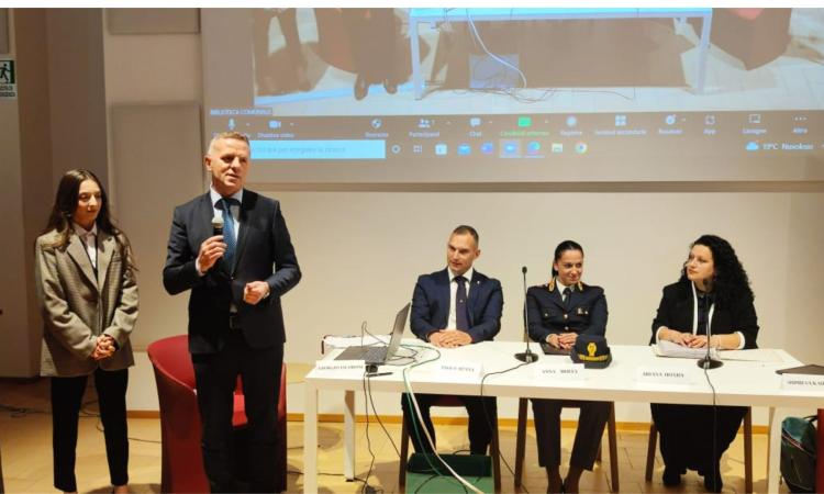 "Integrazione e interazione a tutela della legalità": incontro con la comunità albanese a Macerata "Integrazione e interazione a tutela della legalità": incontro con la comunità albanese a Macerata
