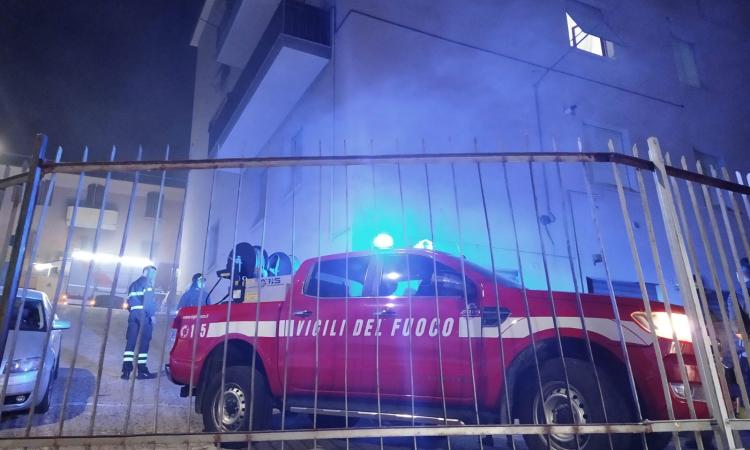 Macerata, scoppia incendio in un garage: paura per i proprietari (FOTO)