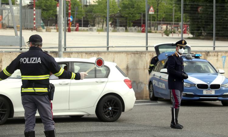 Ubriachi alla guida, senza assicurazione e licenza: 205 multati e 11 patenti ritirate nel Maceratese