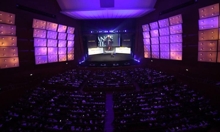 Il Leadership Forum 2022 riempie gli Arcimboldi di Milano: "Guardare al futuro interpretando il presente" Il Leadership Forum 2022 riempie gli Arcimboldi di Milano: "Guardare al futuro interpretando il presente"