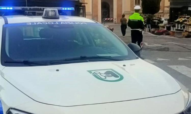 Macerata, alla guida di un camion rubato a Torino: denunciato conducente Macerata, alla guida di un camion rubato a Torino: denunciato conducente