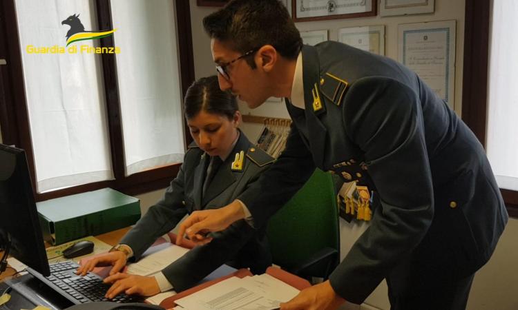 Porto Recanati, consulente si fa pagare in contanti sopra soglia di legge: multe fino a 450mila euro Porto Recanati, consulente si fa pagare in contanti sopra soglia di legge: multe fino a 450mila euro