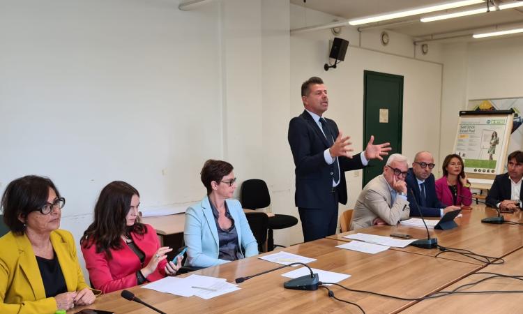Marche, il Pd boccia il Programma Fse+: "Fondi tagliati per migranti e Rom, è discriminatorio" Marche, il Pd boccia il Programma Fse+: "Fondi tagliati per migranti e Rom, è discriminatorio"