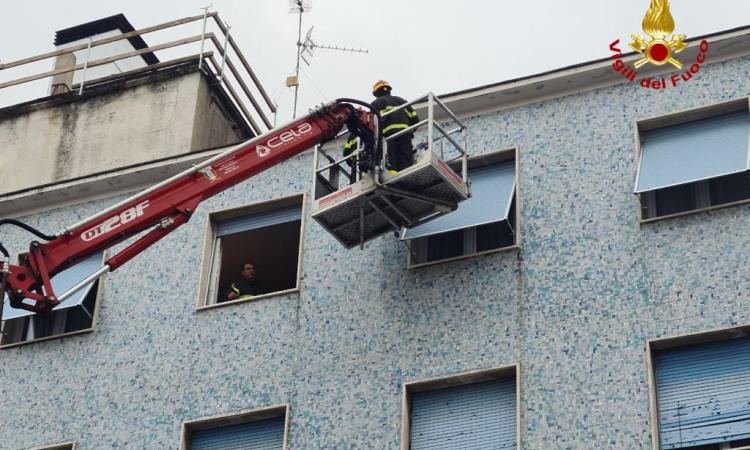 Terremoto Marche, nuova scossa di magnitudo 4.1: evacuati 14 appartamenti Terremoto Marche, nuova scossa di magnitudo 4.1: evacuati 14 appartamenti