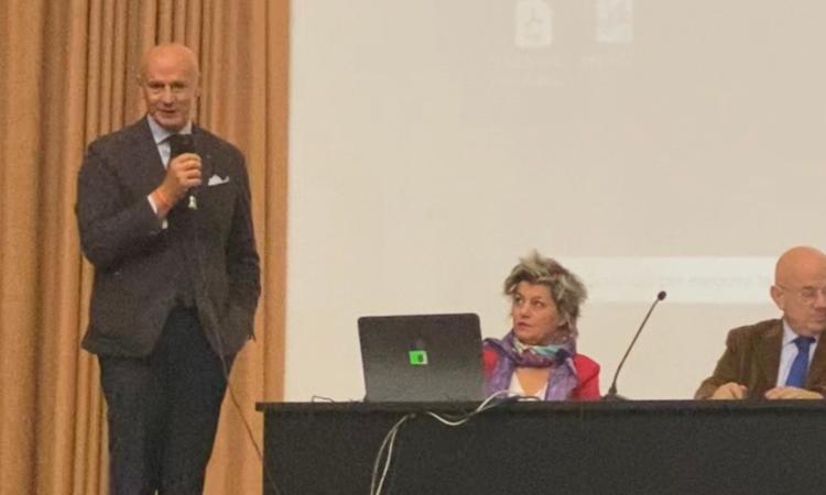 Macerata, giovani e marketing: Simonelli Group consegna borse di studio agli studenti del "Gentili" Macerata, giovani e marketing: Simonelli Group consegna borse di studio agli studenti del "Gentili"