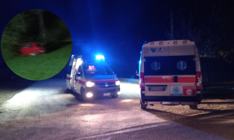Treia, pauroso incidente sulla statale cingolana: auto finisce in una scarpata. A bordo, una ragazza (FOTO)