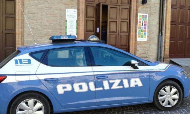 Da Milano nelle Marche per scippare un'anziana: tre giovani non potranno più tornare a Castelraimondo Da Milano nelle Marche per scippare un'anziana: tre giovani non potranno più tornare a Castelraimondo