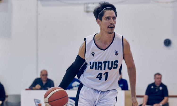 Basket, la Virtus Civitanova batte la Sutor Montegranaro nel derby: quinta vittoria di fila