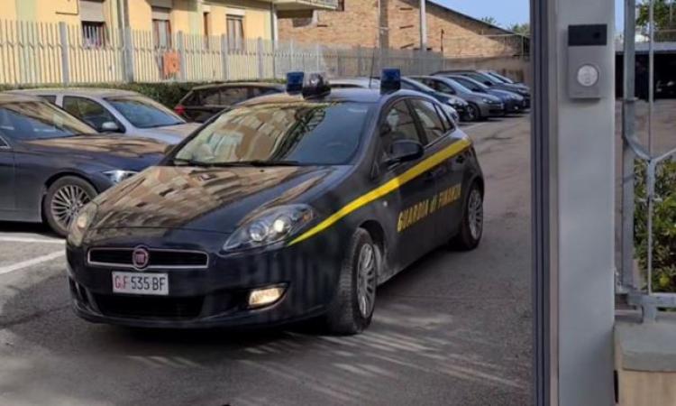 Cocaina dal nord Europa alle Marche in auto, smantellato traffico internazionale: 12 arresti Cocaina dal nord Europa alle Marche in auto, smantellato traffico internazionale: 12 arresti